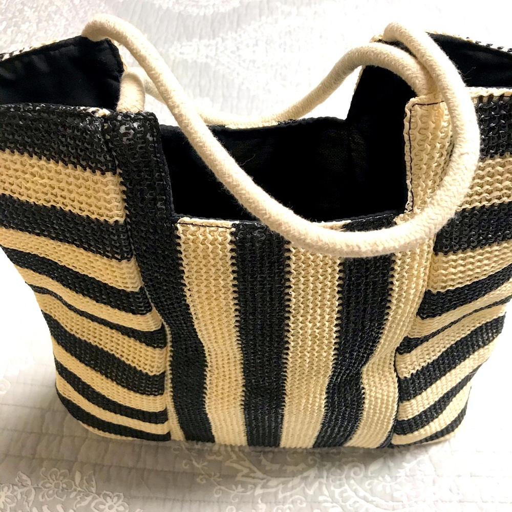 DSW Kelly & & Katie Hand Bag